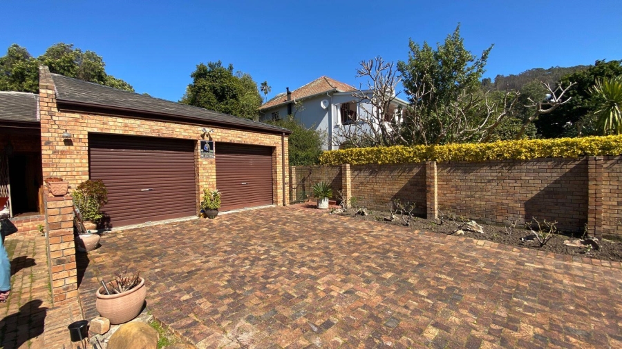 3 Bedroom Property for Sale in Lemoenkloof Western Cape